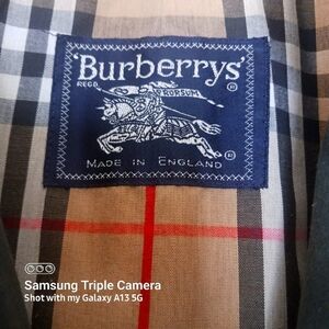 Burberry Green Trench Coat with Elegant Check Lining